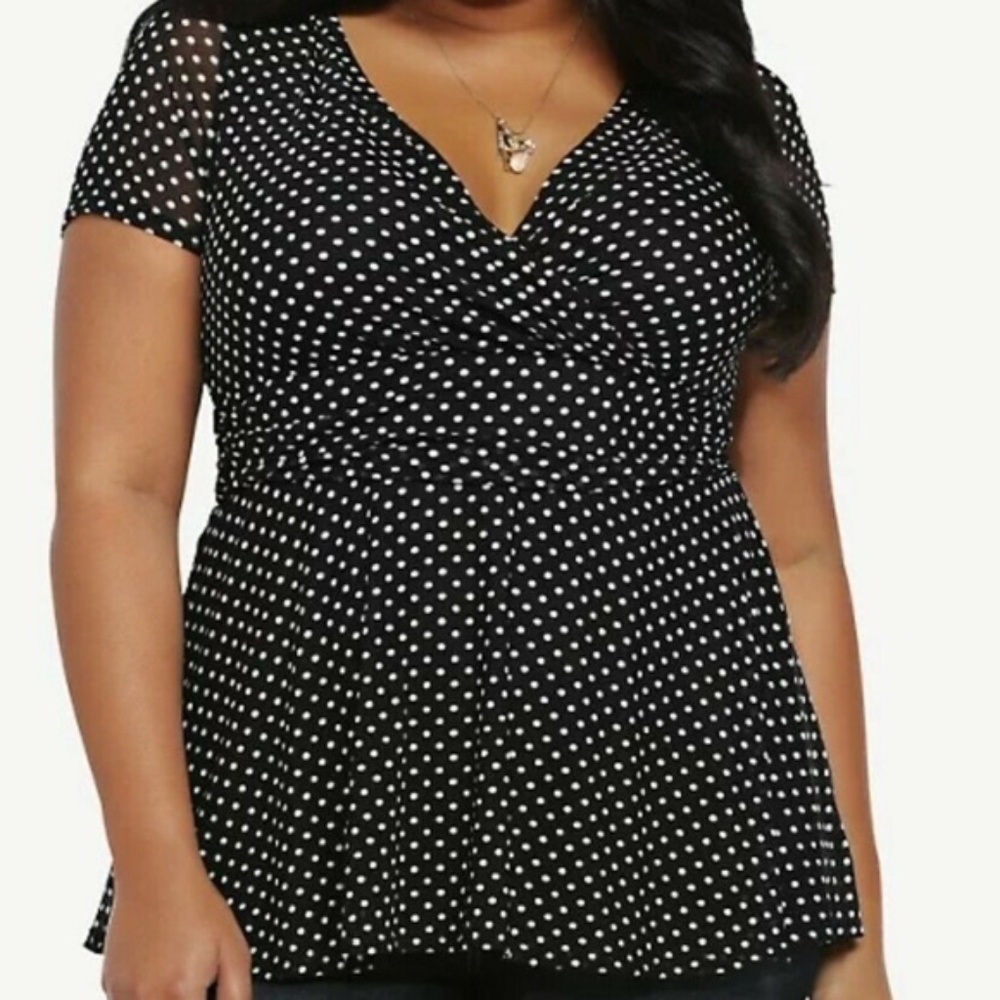 TORRID 2/2X B&W Polka Dot Top